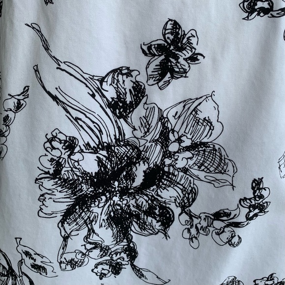 •Eddie Bauer•Black/White Floral A-Line Skirt-Size8 - Picture 3 of 9